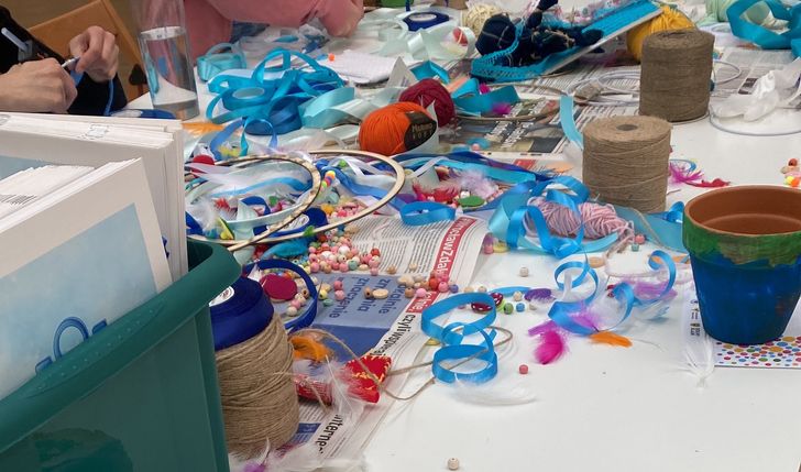 Pomóż nam rozjaśnić dzieciakom dzień – i pokazać, że dbanie o planetę może być superprzygodą!