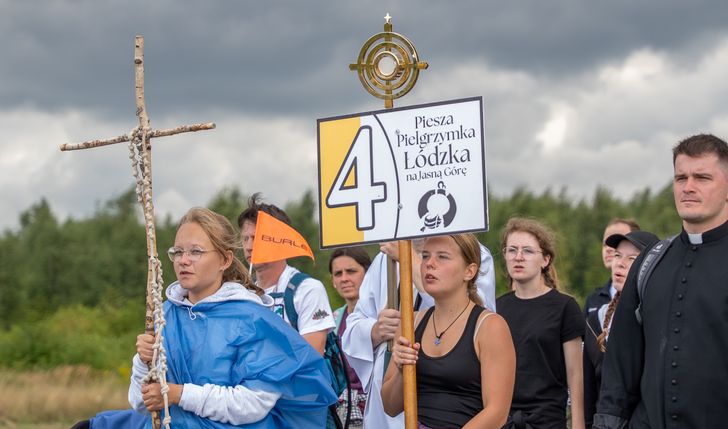 Czwórka przerywa ciszę