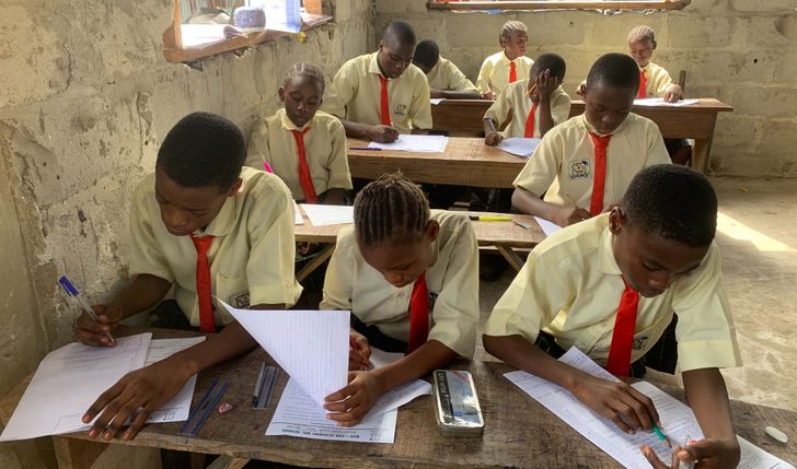 Wsparcie uczniów szkół ROY-DEK ACADEMY w nigeryjskim Lagos