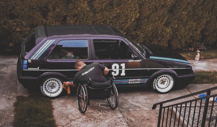 Pomóżmy wrócić na drogę – nie tylko samochodowi