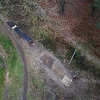 Widok z góry na nowego dropa, lądowanie zabezpieczone dywanami