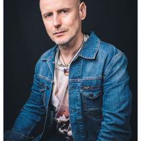 To jest dość oficjalne zdjęcie zrobione przez fotografa na jednym z Polconów. Autor zdjęcia: Sławomir Okrzesik.