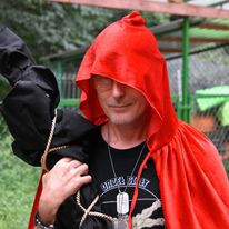 Na jednym ze zlotów fanów cyklu "Orzeł Biały" zostałem przebrany za Czerwonego Kapturka.