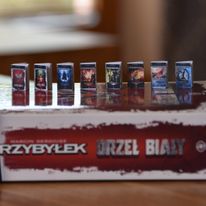 Jeden z moich fanów, Tomasz Rawiński, zrobił miniatury moich książek. Wyglądają niesamowicie. Mają skrzydełka, a w środku jest druk!