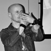 Jedna z moich prelekcji. Ile ich było? Setki, setki... Jestem pewien, że w tym momencie opowiadałem o jakimś więzieniu. Foto: Michał Żegota Birkowski.