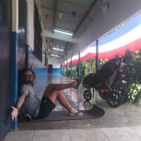 Nocleg na korytarzu szkoły? Czemu nie!