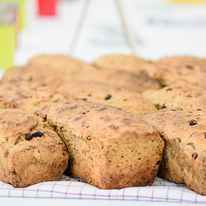 Chlebek, który wychodzi z naszego mobilnego pieca jest pyszny, gorący i bardzo pachnący.