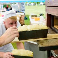 Podczas pokazów wypiekamy do degustacji także Bułę Drożdżową na maśle i jajkach.