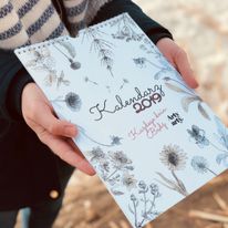 Mój pierwszy projekt kalendarza ściennego, wszystkie ilustracje malowałam samodzielnie i obrabiałam graficznie :) 