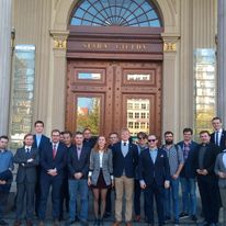 Członkowie Stowarzyszenia KoLiber wraz z obecnym Prezesem Miłoszem Jabłońskim