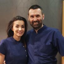 Z Doktor Joanną Dziok. Wspaniałą estetką! Praca z takimi ludźmi jak Pani Doktor to z jednej strony wyzwanie w związku z bardzo wysoko umieszczoną poprzeczką, z drugiej - prawdziwa przyjemność!