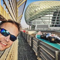 Selfiacz z RK zawsze na czasie. Tu przy torze Yas Maria w Abu Zabi