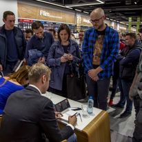 Spotkania autorskie przy okazji promocji "Niezniszczalnego". Wspaniałe momenty spotkań oko w oko z widzami i czytelnikami!