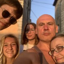 Rodzina i dziewczyna syna