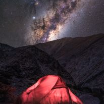 Biwak w chilijskich Andach w noc po całkowitym zaćmieniu Słońca.