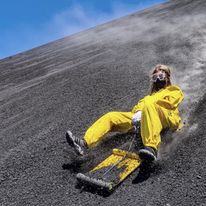 Volcano boarding w Nikaragui