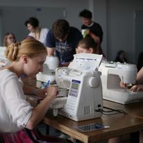 Warsztaty szycia na Animatsuri 2019.