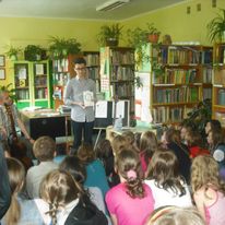 Listopad 2011, spotkanie autorskie z moją pierwszą wydaną książką pt. 'Opowieści z Doliny Wierszy. Dziewczynka i kot' w Szkole Podstawowej nr. 69 w Szczecinie, listopad 2011.
