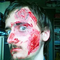 Ferie zimowe '16 i uchwycone prawdopodobnie największe osiągnięcie charakteryzacyjne w mojej amatorskiej karierze charakteryzatora. W roli księdza w filmie post-apokaliptycznym 'Aggregatum'.