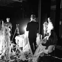 Próbujemy oddać cudowny nastrój prozy Brunona Schultza, na planie filmu 'Hymn mało lotnych gęsi'. Od lewej Piotr Mijowski, Szymon Scech-Popławski, Michał Mazur, Weronika Jocz i ja. Fot. Seweryn Ptaszyński, 2017.