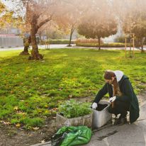 Pomagamy lokalnym przedsiębiorcom (np. skupując chryzantemy, gdy rząd zamknie cmentarze) i dbamy o zieleń!