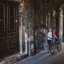 W czasach pandemii rozwozimy posiłki do potrzebujących i promujemy współpracę lokalnego biznesu z lokalnymi organizacjami!