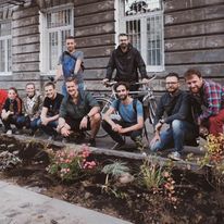 Działamy wspólnie z innymi ruchami miejskimi, np. krusząc beton razem z Miasto Jest Nasze!