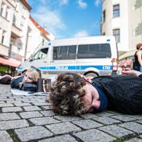 To performance przy okazji Strajku Klimatycznego. Z Policją staramy się mieć dobre stosunki