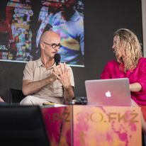 Aga Kozak, Bartek Kieżun i Wojciech Skulski - Poranna Prasówka, Namiot FKŻ, 2021, fot. Edyta Dufaj