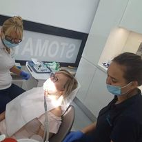 Udaje się nam organizować również bardzo indywidualną pomoc. Dzięki Klinice Proste Zęby jedna z naszych dziewczyn podjęła leczenie ortodontyczne.