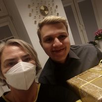 Podczas naszych wigilinych spotkań do młodzieży przychodzi MIKOŁAJ.