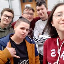 Młodzież wybiera się na wolontariat, bo dobrze być pomocnym.