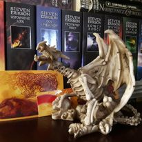 Piękny smok od LunaMarket.pl - tydzień zaczął się doprawdy znakomicie. :) PS. Też najbardziej lubiliście grać Nekropolią?