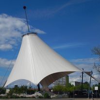 jedna z wizji konstrukcji, lekki namiot, na przykładzie Namiotu w Cottbus, Niemcy